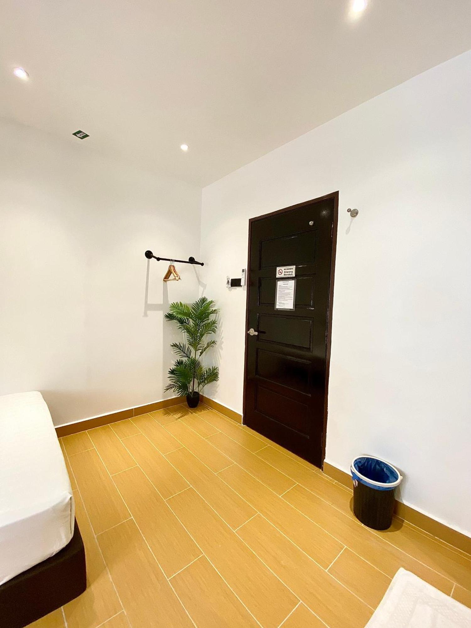 Hotel The 6N By Sky Hive George Town Esterno foto