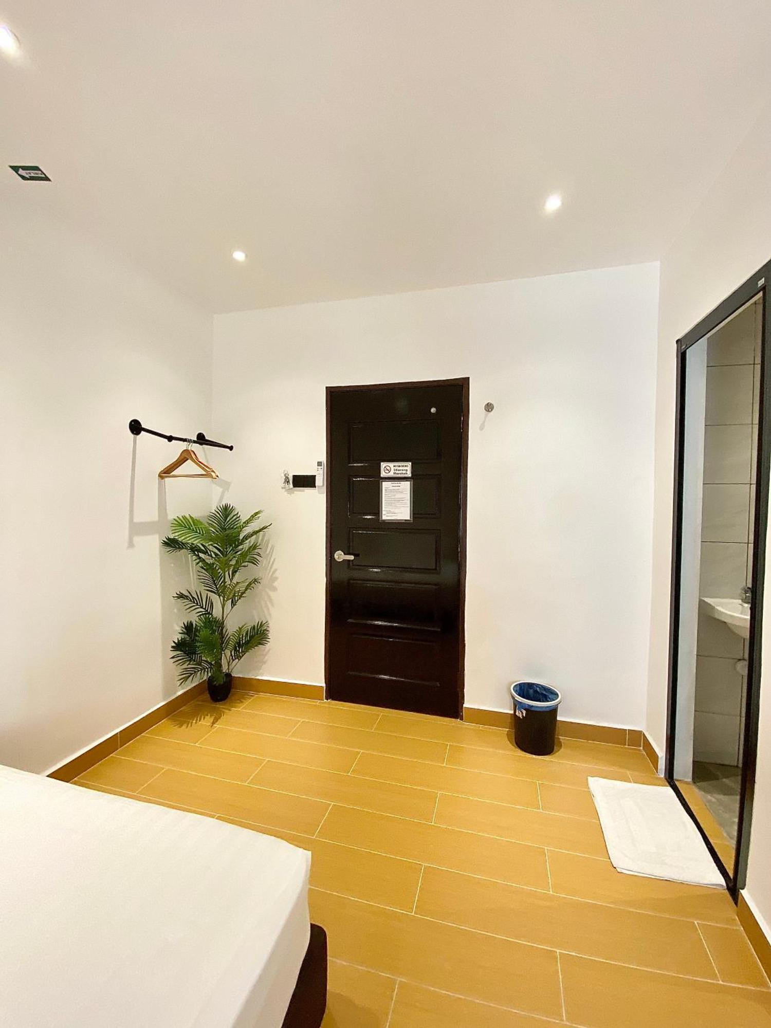 Hotel The 6N By Sky Hive George Town Esterno foto