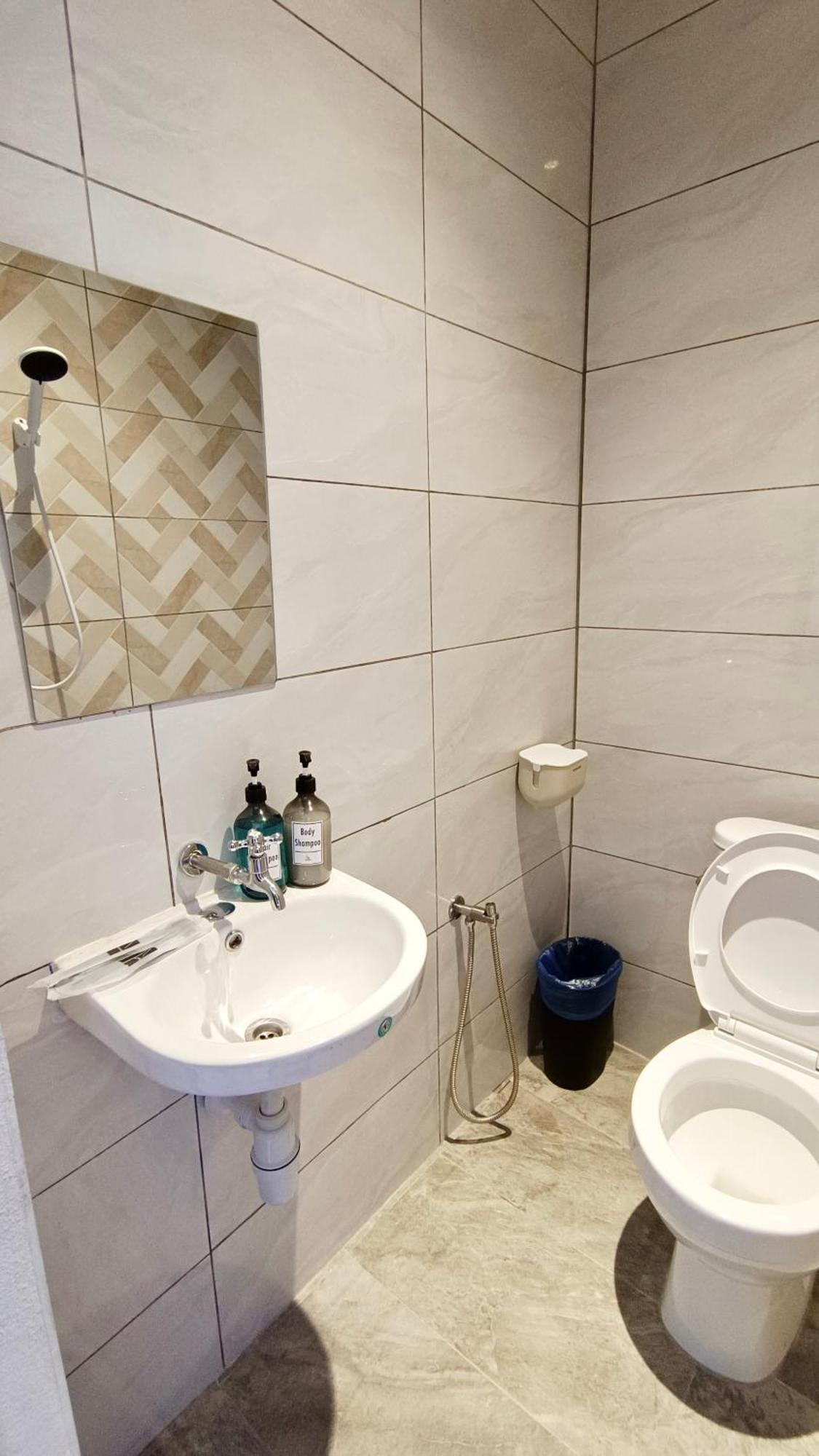 Hotel The 6N By Sky Hive George Town Esterno foto