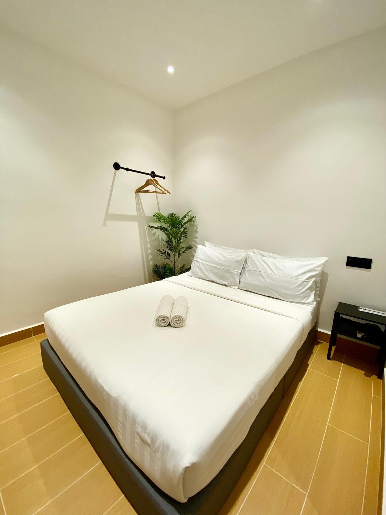 Hotel The 6N By Sky Hive George Town Esterno foto