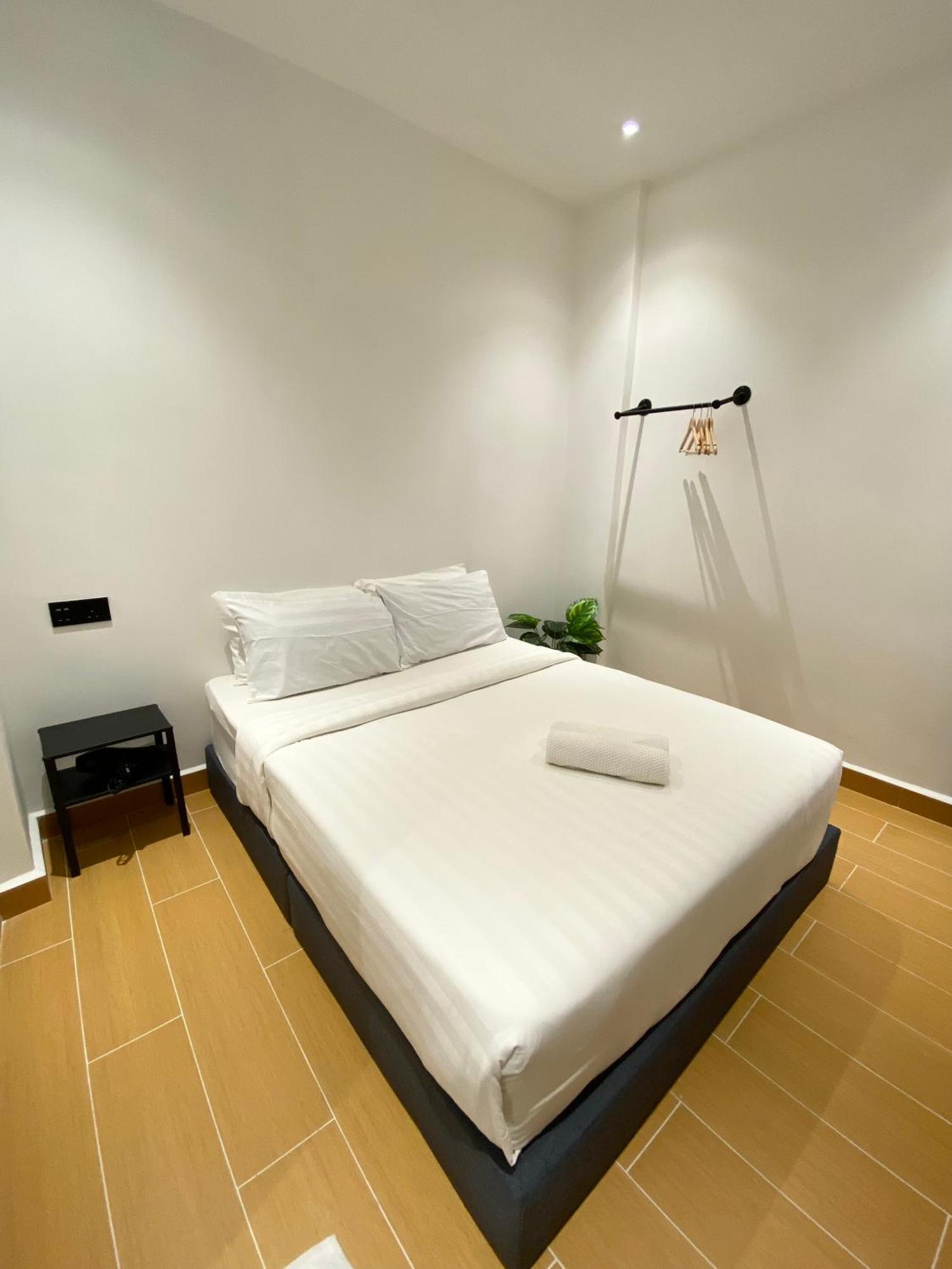 Hotel The 6N By Sky Hive George Town Esterno foto