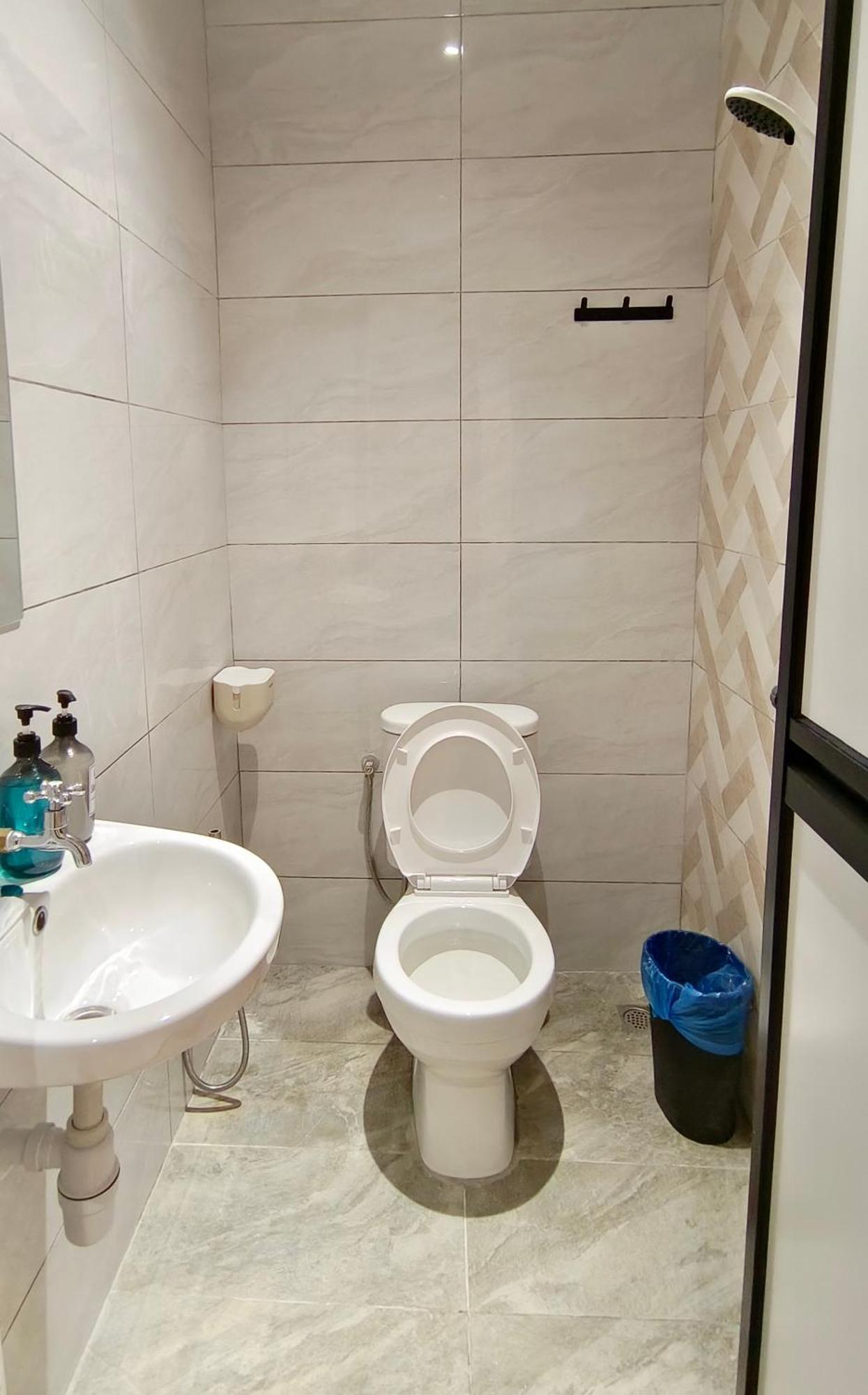 Hotel The 6N By Sky Hive George Town Esterno foto