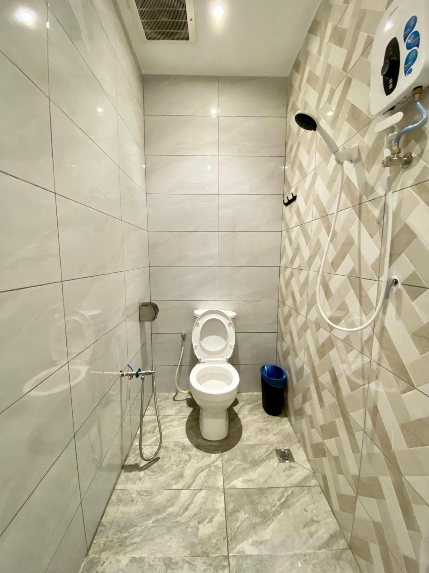 Hotel The 6N By Sky Hive George Town Esterno foto