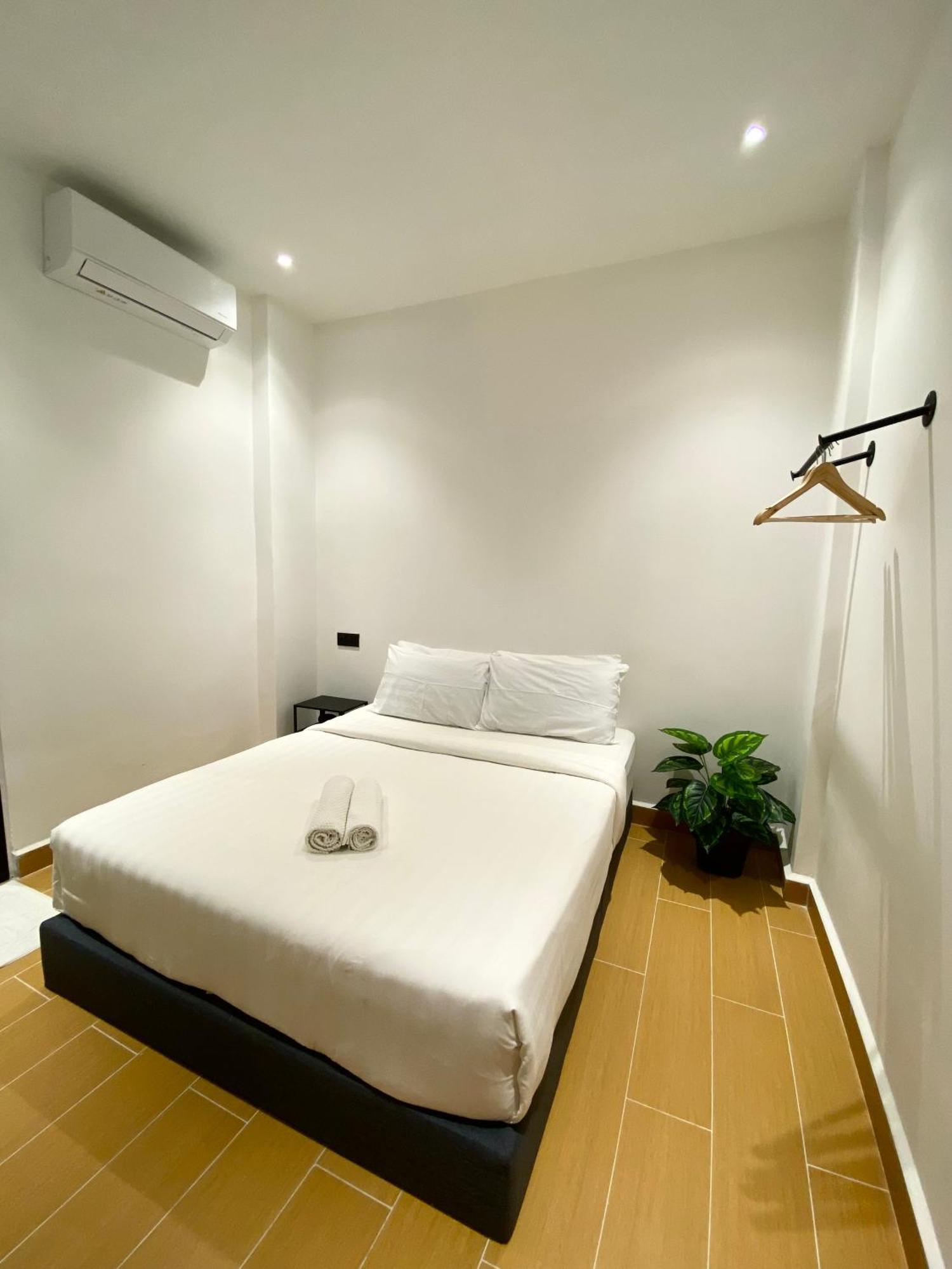 Hotel The 6N By Sky Hive George Town Esterno foto