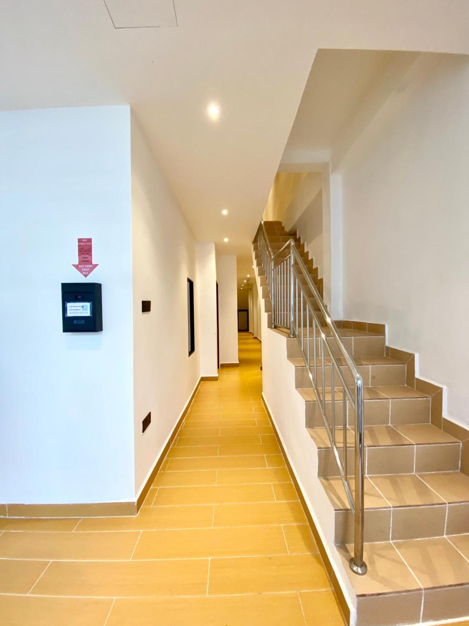 Hotel The 6N By Sky Hive George Town Esterno foto