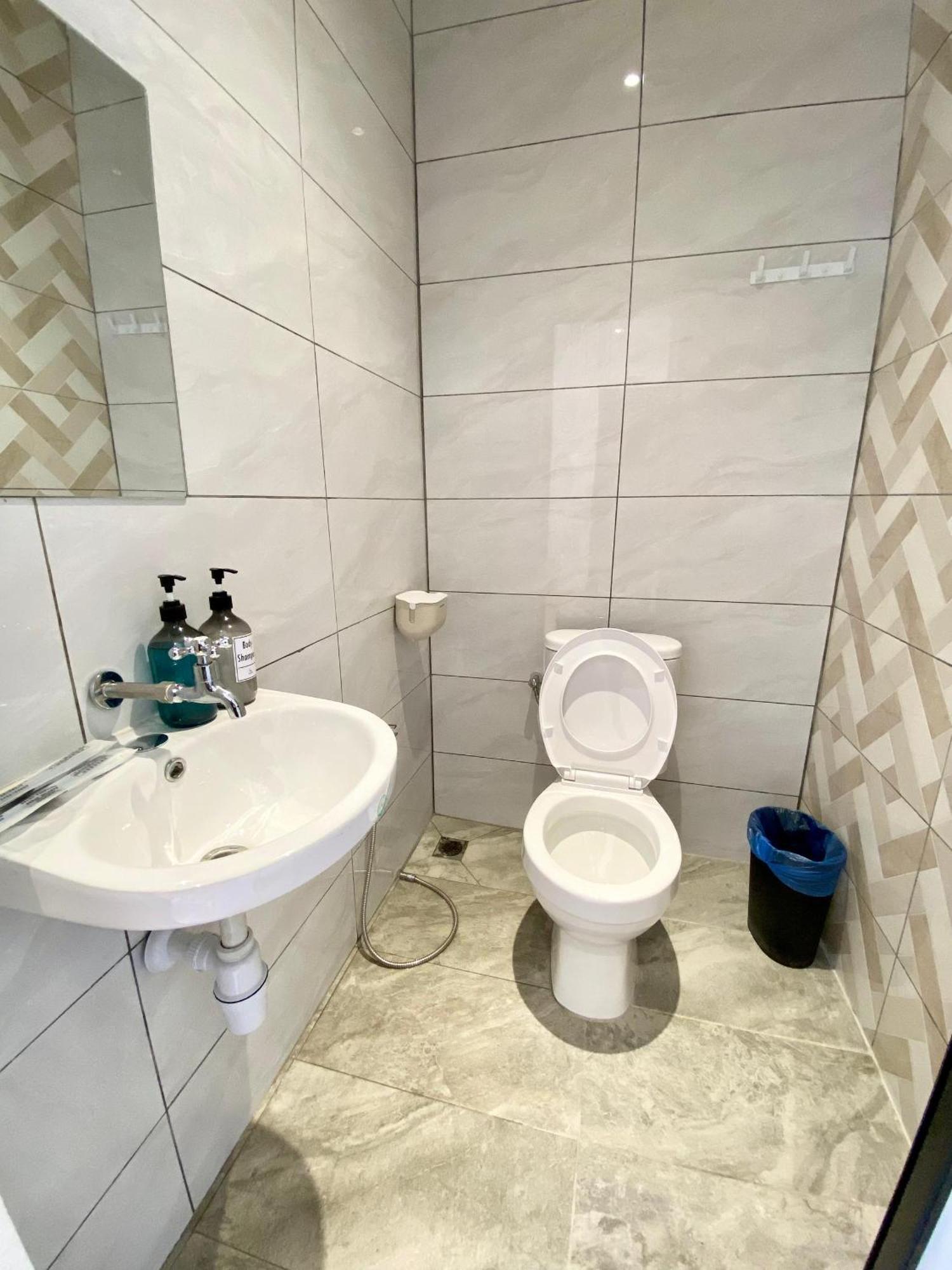 Hotel The 6N By Sky Hive George Town Esterno foto